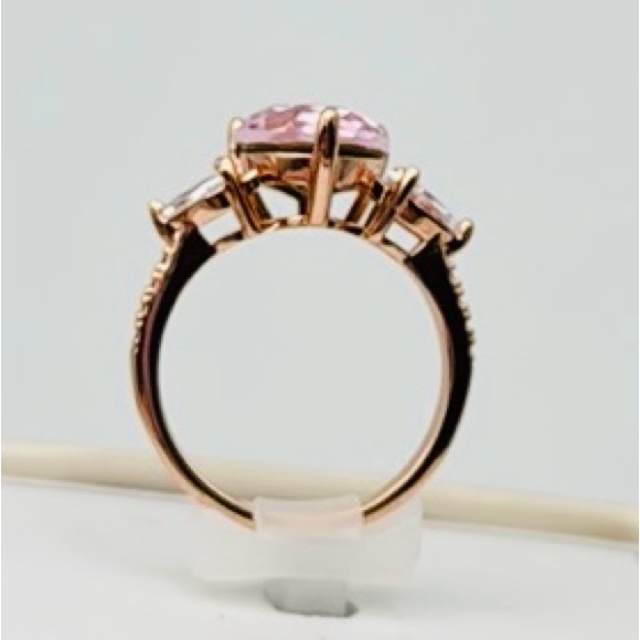 Pink 🩷 Heart Center stone w/Cubic zirconia-Rose Gold Band-sz 8- prom- spring - Picture 6 of 9